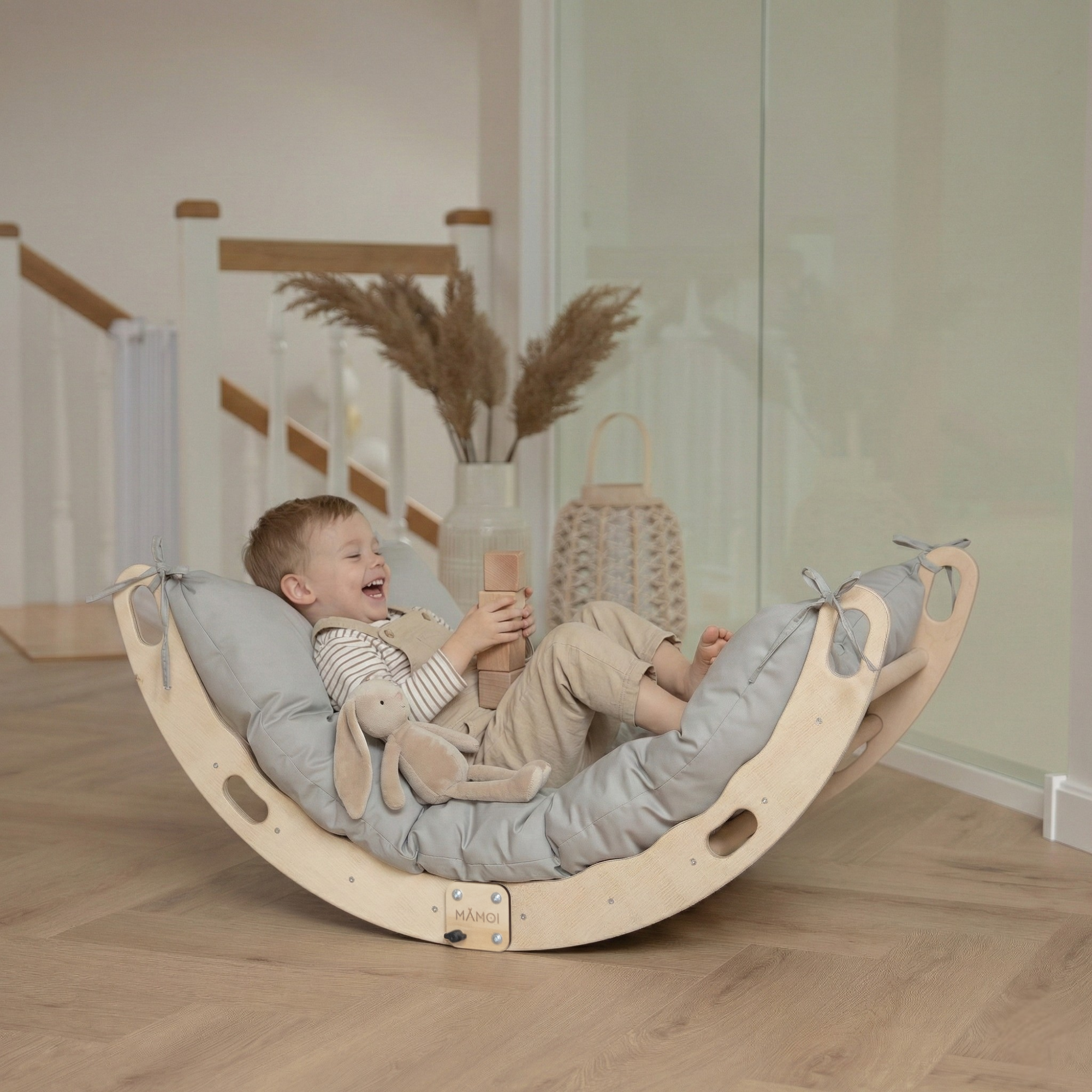 MAMOI® Arrampicata per bambini in legno naturale, Dondolo triangolo, Altalena da casa interno, Parete arco montessori a partire da 1 anno 2/3 anni